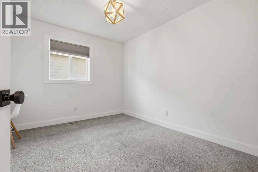 130 Chapman Close SE, Calgary, Alberta T2X 3v7 - Photo 32 - A2353408