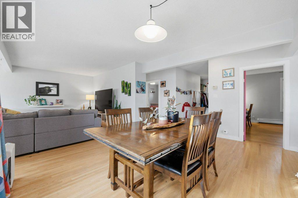 3239 Kenmare Crescent SW, Calgary, Alberta  T3E 4R4 - Photo 10 - A2354045