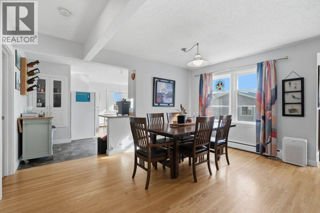 3239 Kenmare Crescent SW, Calgary, Alberta  T3E 4R4 - Photo 3 - A2354045