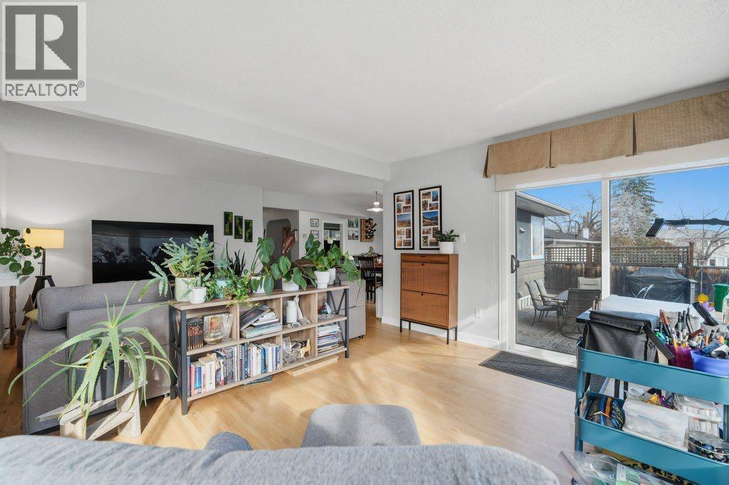 3239 Kenmare Crescent SW, Calgary, Alberta  T3E 4R4 - Photo 8 - A2354045