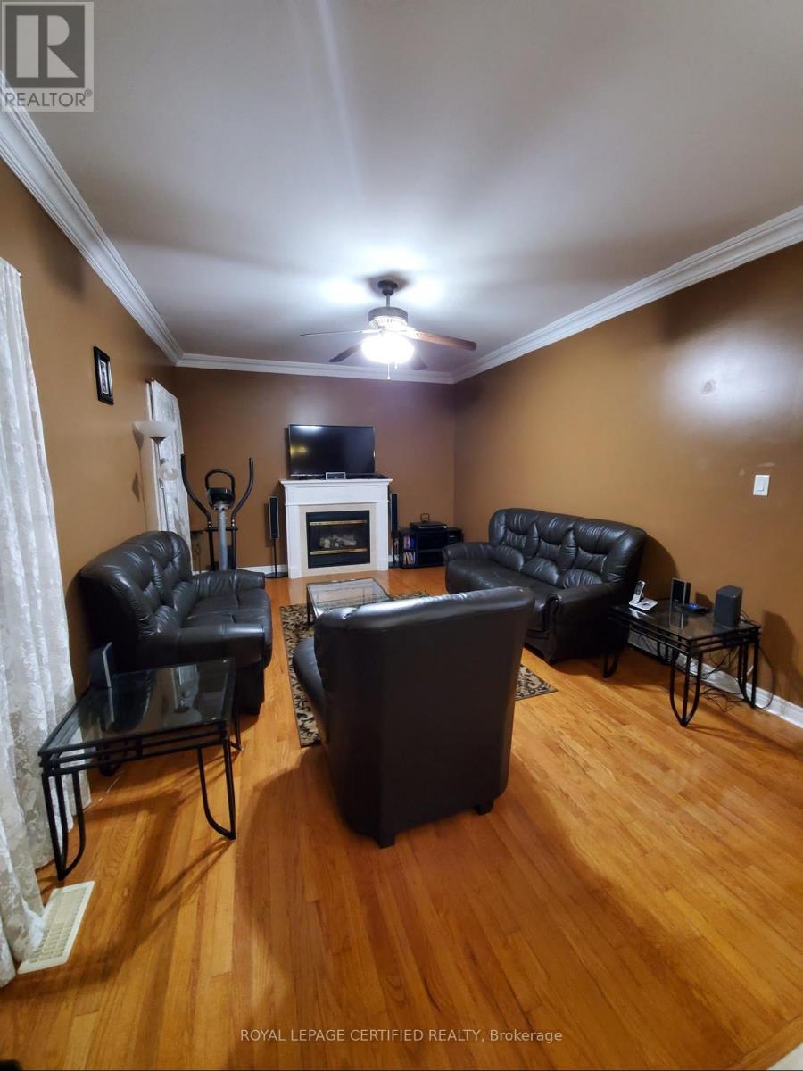 UPPER LEVEL - 35 CITADEL CRESCENT