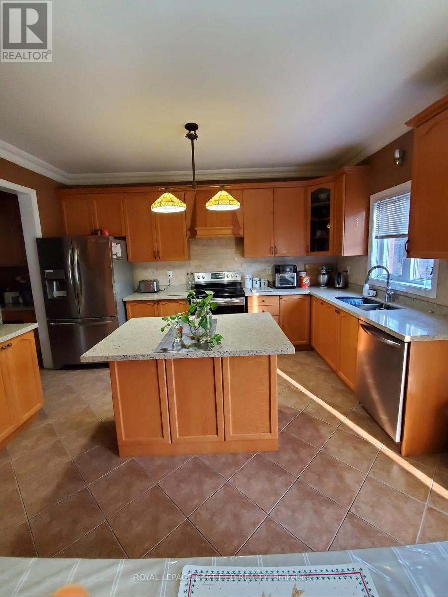 Upper Level - 35 Citadel Crescent, Brampton (Vales Of Castlemore North), Ontario  L6P 1X8 - Photo 4 - W14107048