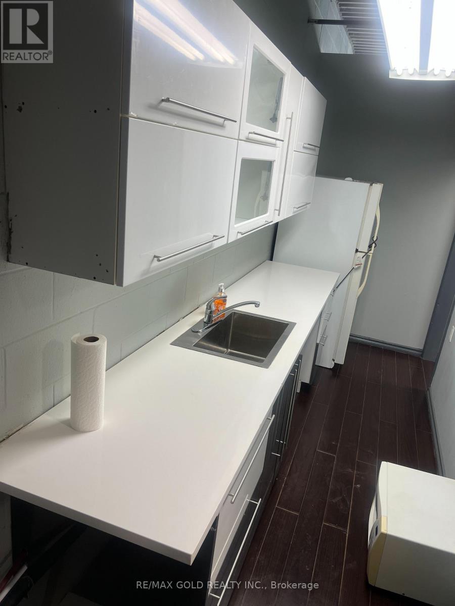 9-Upstairs - 3a Edvac Drive, Brampton (Gore Industrial North), Ontario  L6S 5X8 - Photo 16 - W14107090