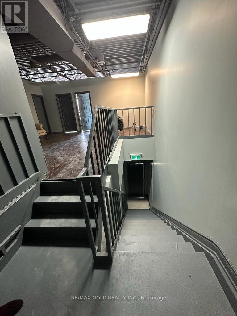 9-Upstairs - 3a Edvac Drive, Brampton (Gore Industrial North), Ontario  L6S 5X8 - Photo 24 - W14107090
