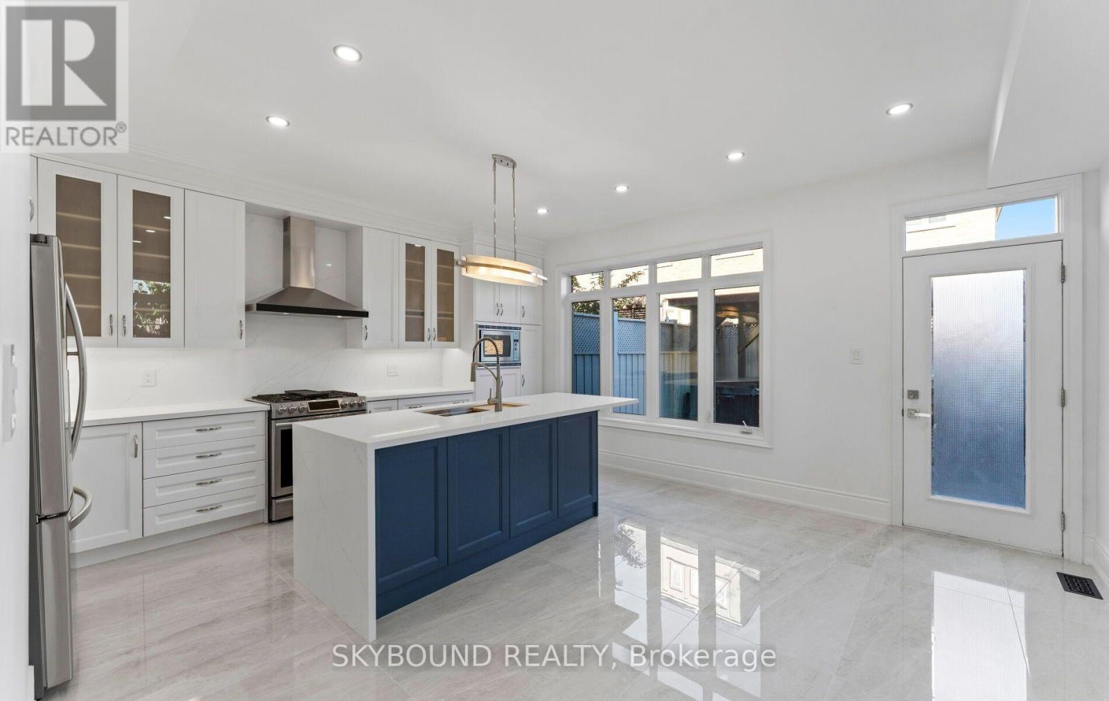 10 Gala Lane, Toronto, Ontario  M8Y 0A9 - Photo 13 - W14107096