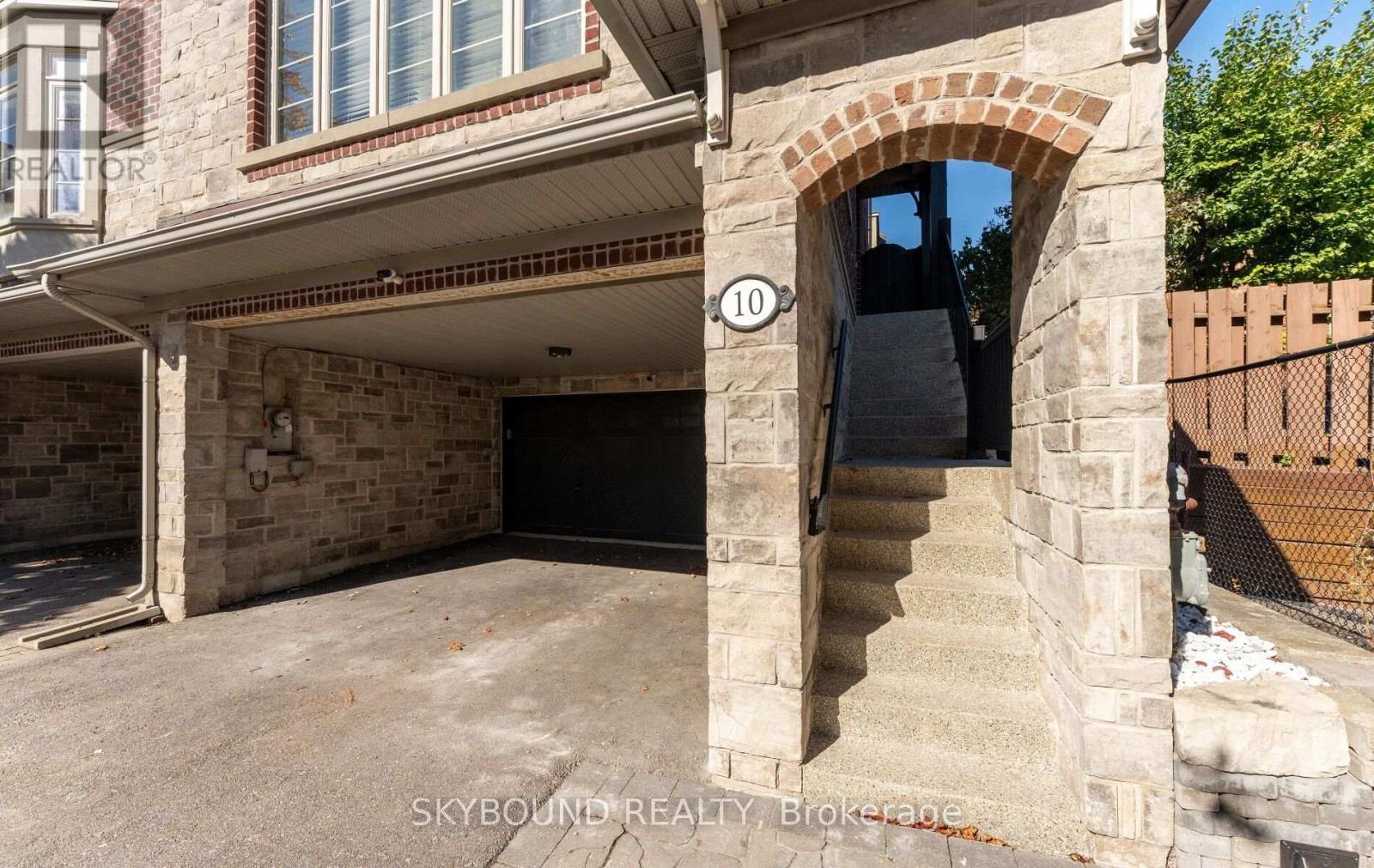10 Gala Lane, Toronto, Ontario  M8Y 0A9 - Photo 2 - W14107096