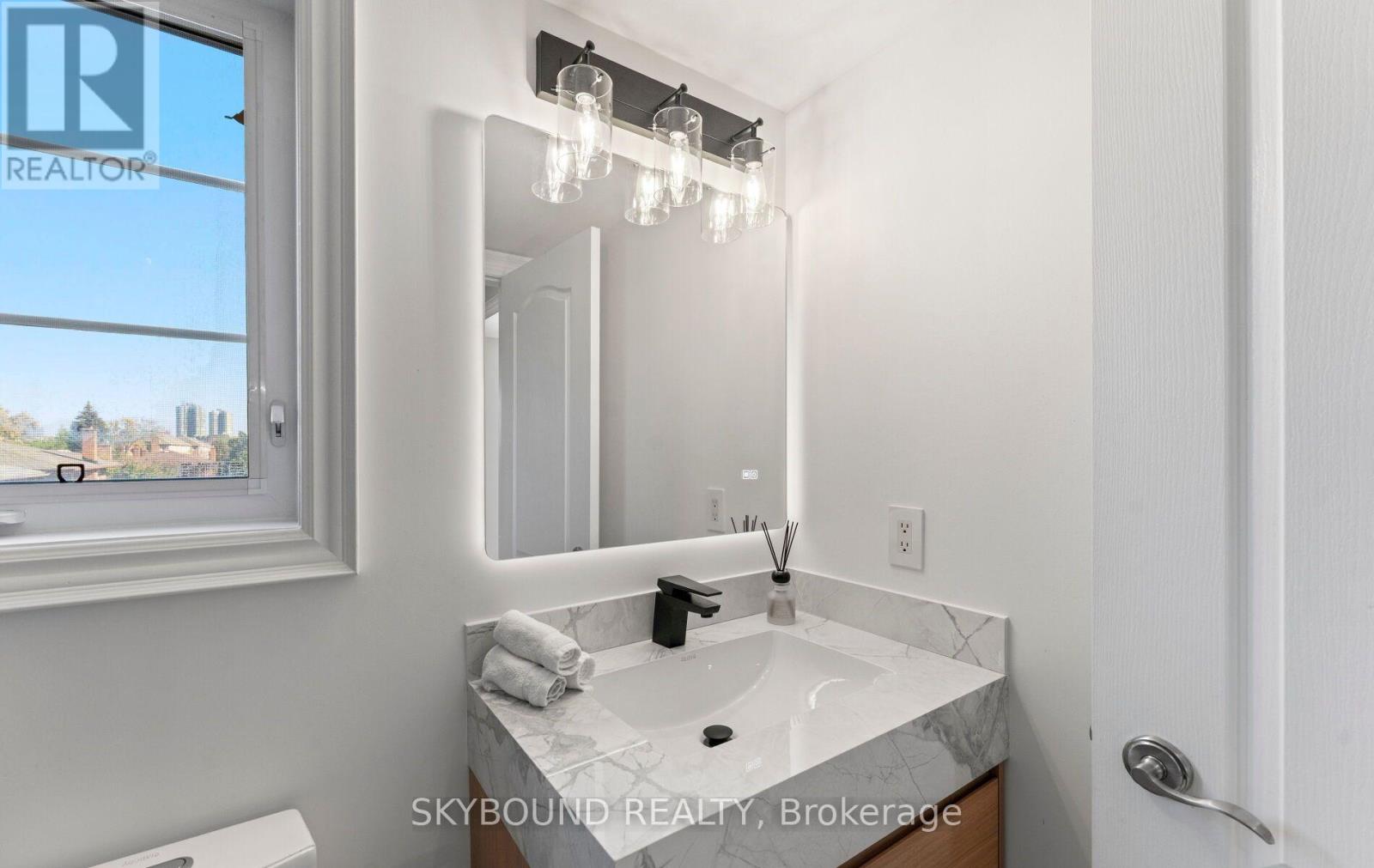 10 Gala Lane, Toronto, Ontario  M8Y 0A9 - Photo 39 - W14107096