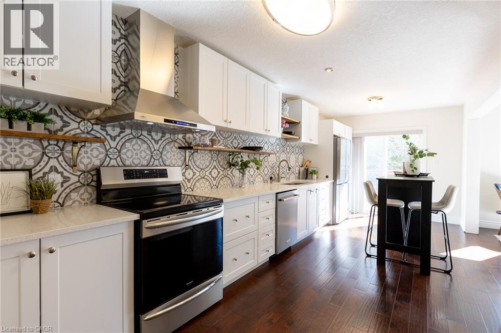 569 Violet Street, Waterloo, Ontario N2V 2T8 - Photo 3 - 40843883