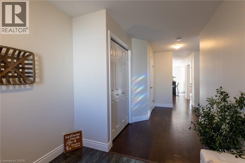 569 Violet Street, Waterloo, Ontario N2V 2T8 - Photo 2 - 40843883