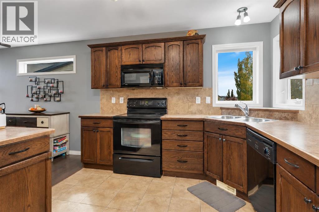 39 Varty Close, Red Deer, Alberta T4R 0G1 - Photo 8 - A2350141