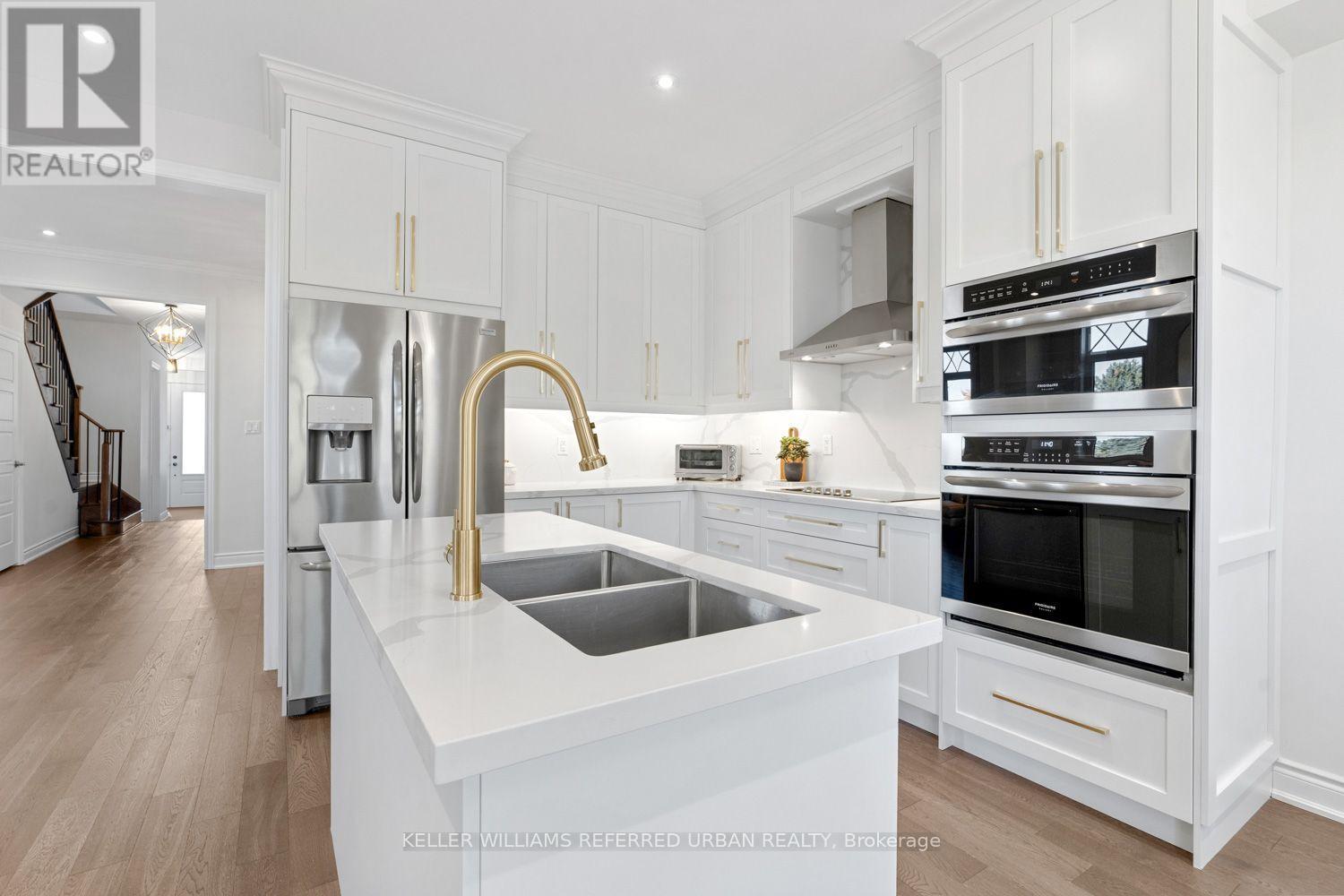 32 Great Heron Court, King, Ontario  L7B 0P4 - Photo 11 - N14106998