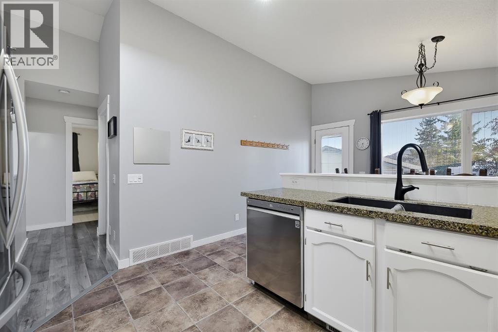 85 West Mcdougal Road, Cochrane, Alberta  T4C 1P9 - Photo 13 - A2352737