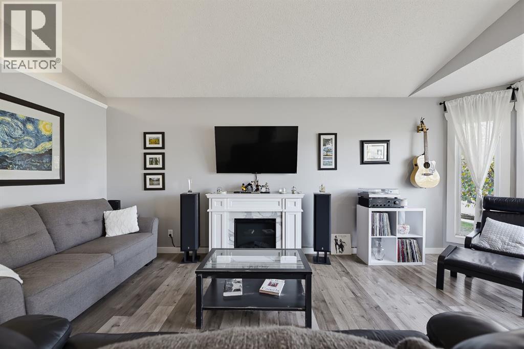 85 West Mcdougal Road, Cochrane, Alberta  T4C 1P9 - Photo 4 - A2352737