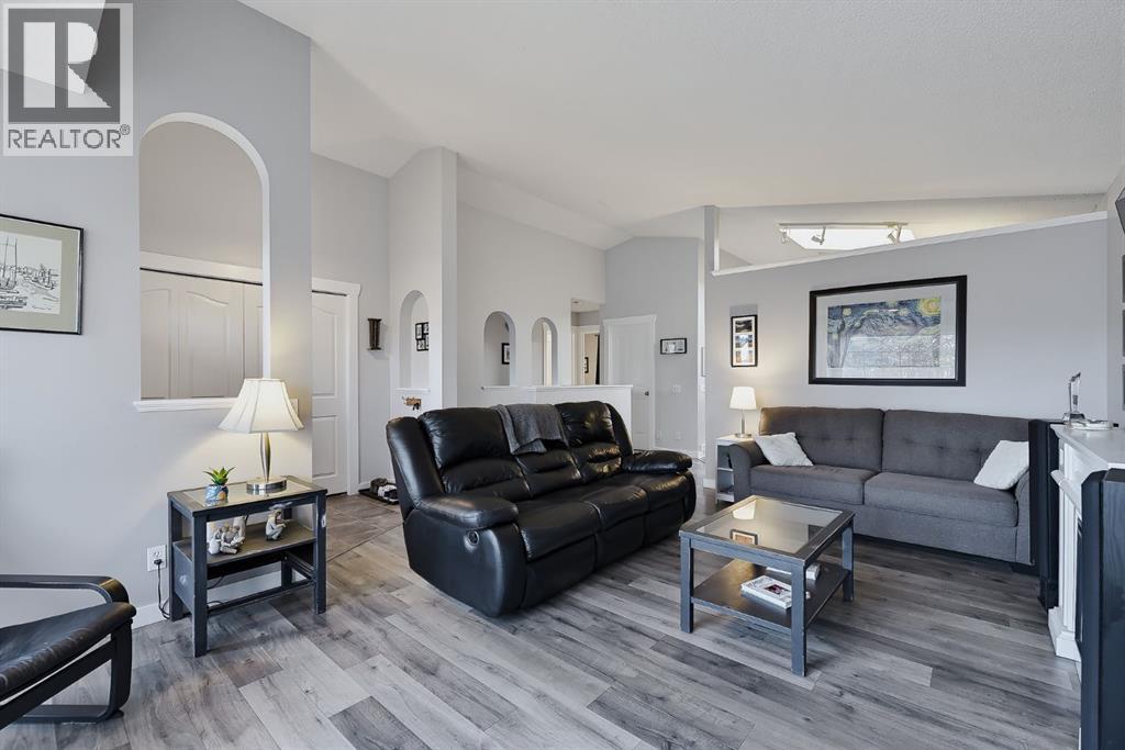 85 West Mcdougal Road, Cochrane, Alberta  T4C 1P9 - Photo 8 - A2352737
