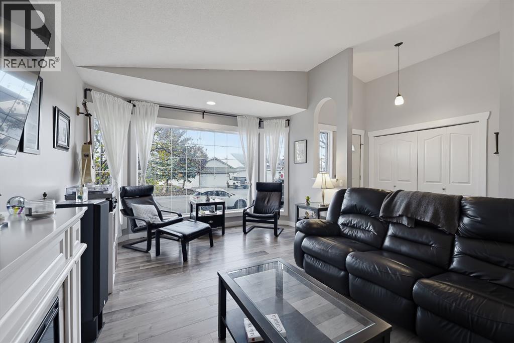 85 West Mcdougal Road, Cochrane, Alberta  T4C 1P9 - Photo 9 - A2352737