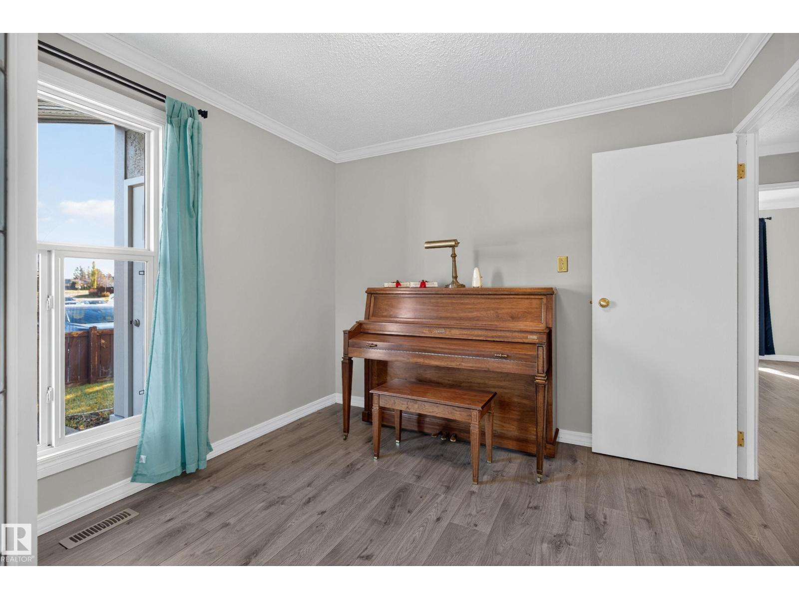 2332 151 AV NW