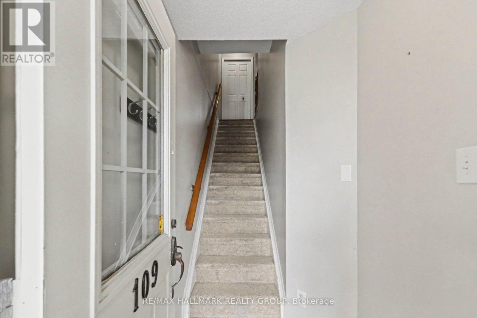 109 Briston Private, Ottawa, Ontario K1G 5R1 - Photo 2 - X14107124