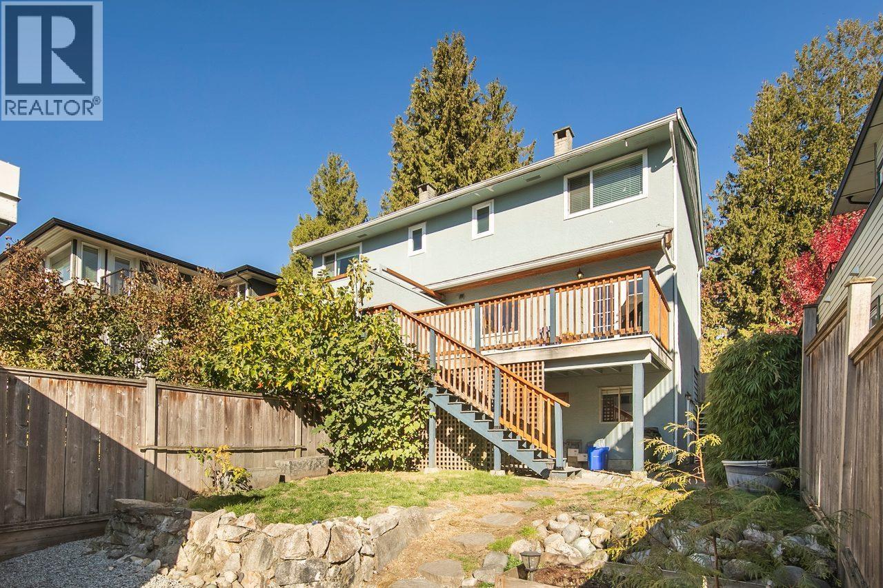 355 E 4TH STREET, North Vancouver, British Columbia