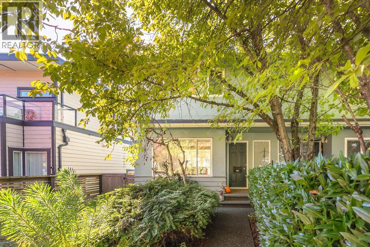 355 E 4th Street, North Vancouver, British Columbia  V7L 1J3 - Photo 3 - R3177726