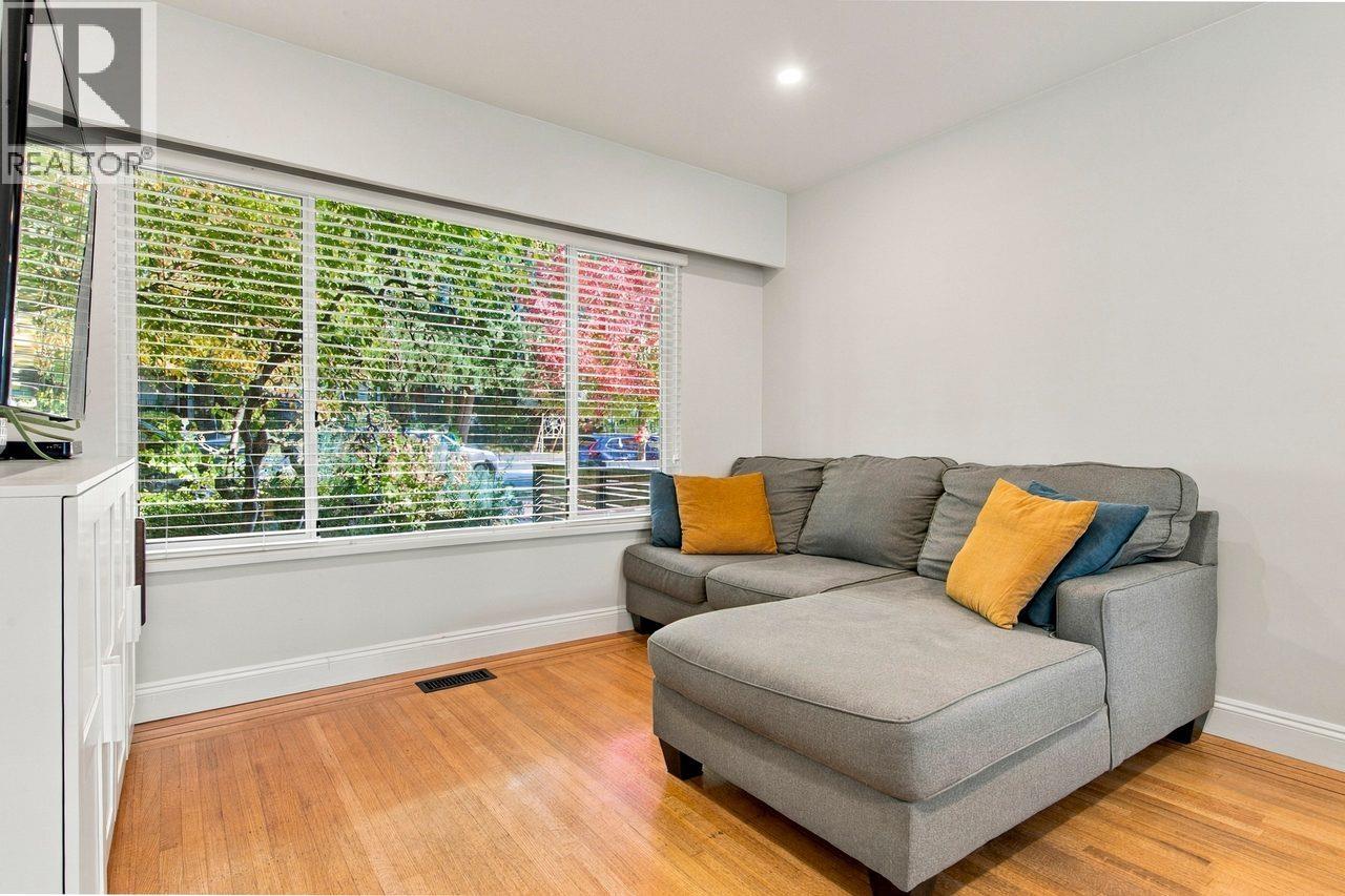 355 E 4th Street, North Vancouver, British Columbia  V7L 1J3 - Photo 6 - R3177726