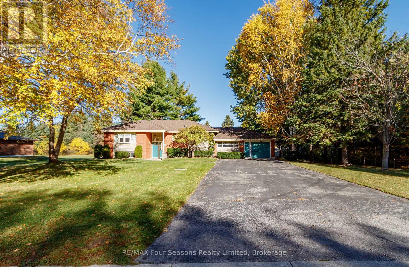 26 Locke Avenue, Clearview (Stayner), Ontario  L0M 1S0 - Photo 1 - S14107280