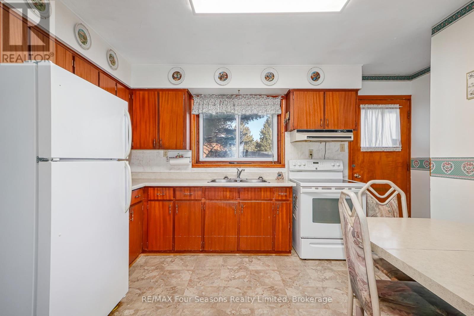 26 Locke Avenue, Clearview (Stayner), Ontario  L0M 1S0 - Photo 12 - S14107280