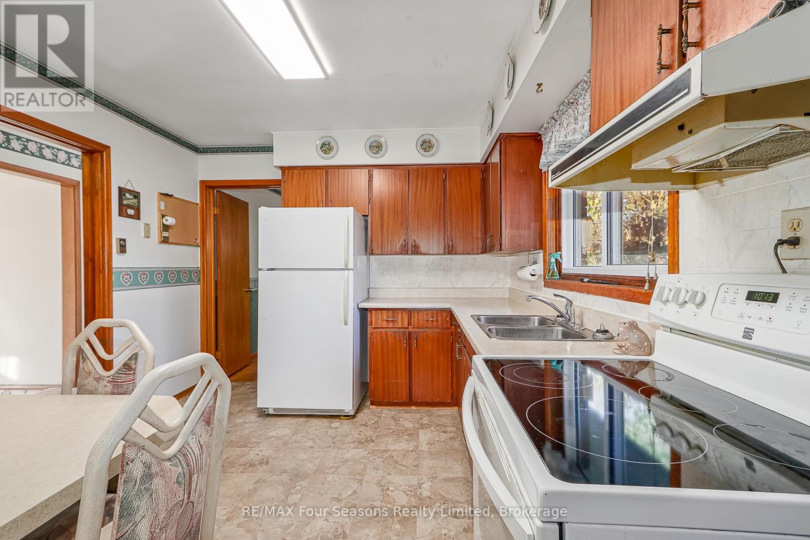 26 Locke Avenue, Clearview (Stayner), Ontario  L0M 1S0 - Photo 13 - S14107280