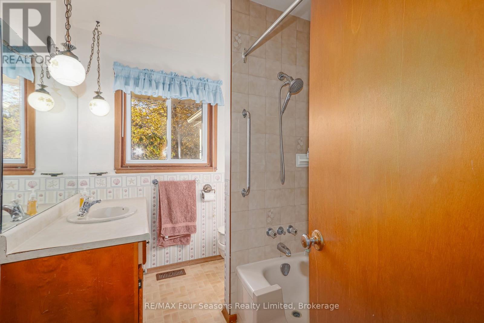 26 Locke Avenue, Clearview (Stayner), Ontario  L0M 1S0 - Photo 20 - S14107280