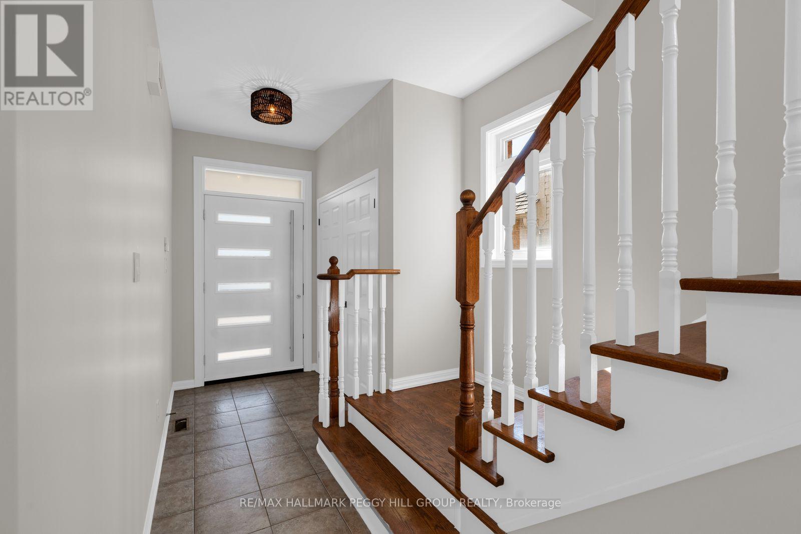 80 Monarchy Street, Barrie (Innis-Shore), Ontario  L4M 0E3 - Photo 4 - S14107246
