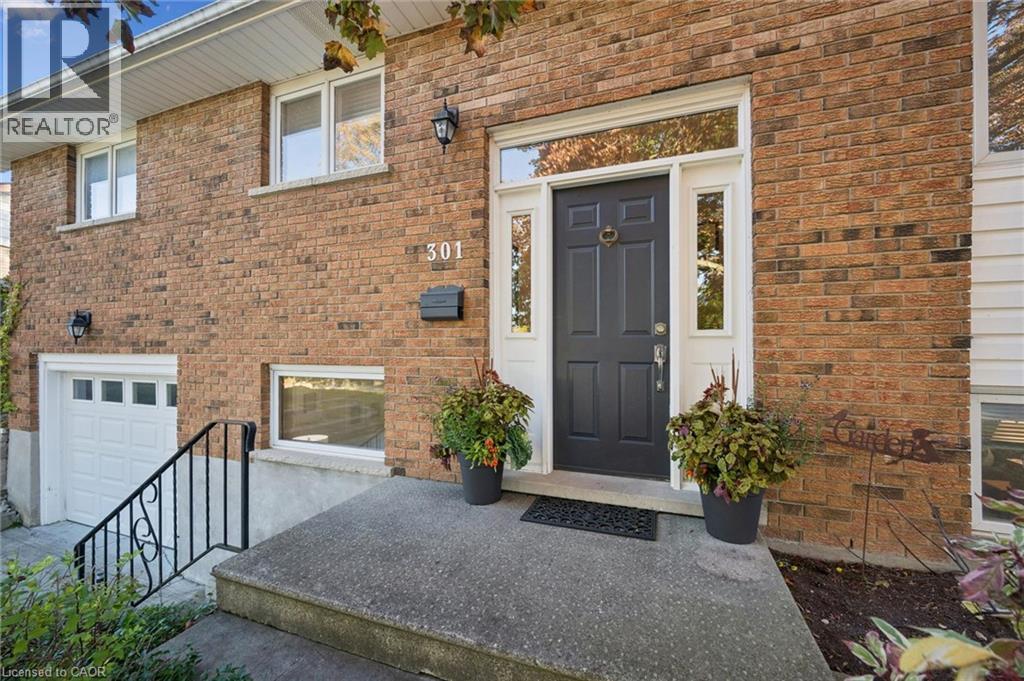 301 Martindale Crescent, Waterloo, Ontario  N2L 4M8 - Photo 2 - 40872268