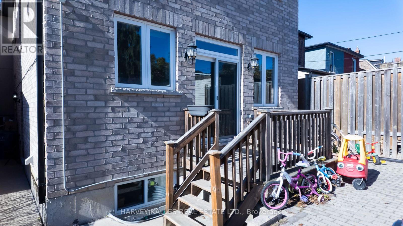 Main - 489 Lauder Avenue, Toronto, Ontario  M6E 3J3 - Photo 11 - C14091536