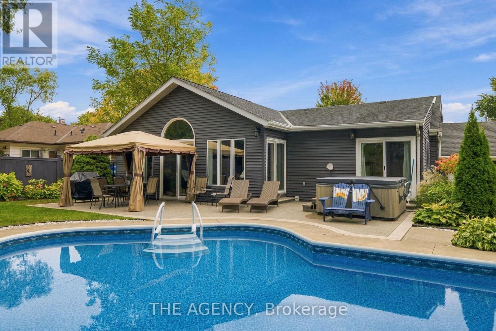 2101 Edinburgh Drive, Burlington, Ontario  L7R 2C7 - Photo 35 - W14107222
