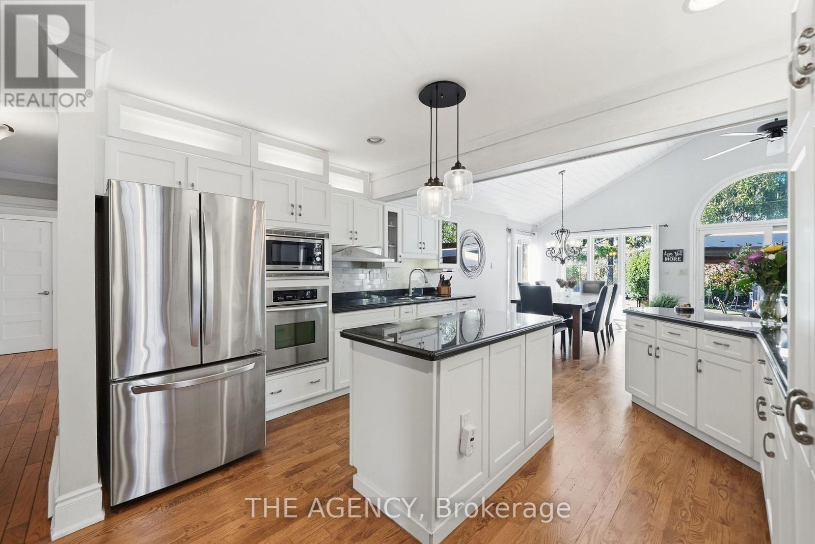 2101 Edinburgh Drive, Burlington, Ontario  L7R 2C7 - Photo 4 - W14107222