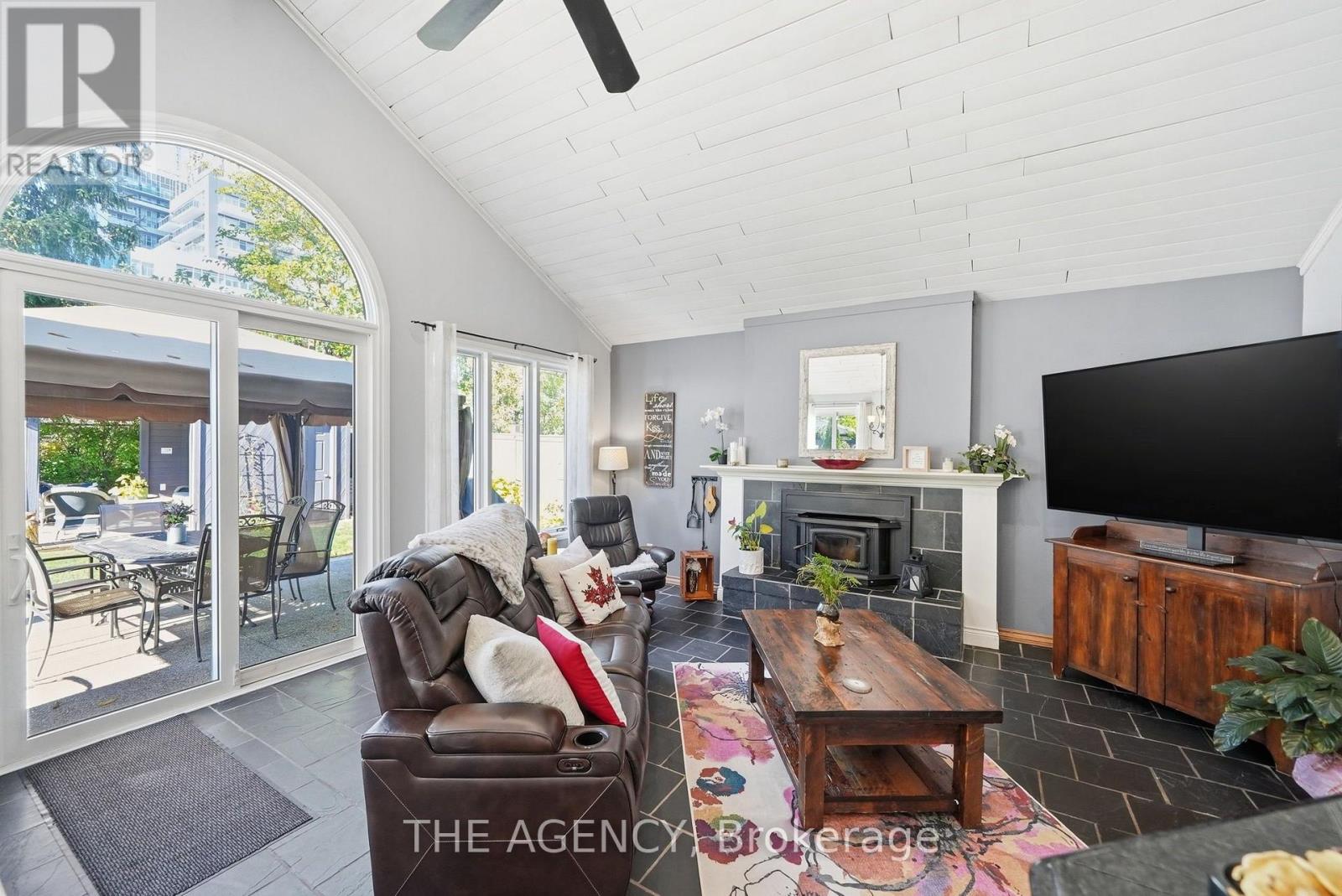 2101 Edinburgh Drive, Burlington, Ontario  L7R 2C7 - Photo 9 - W14107222