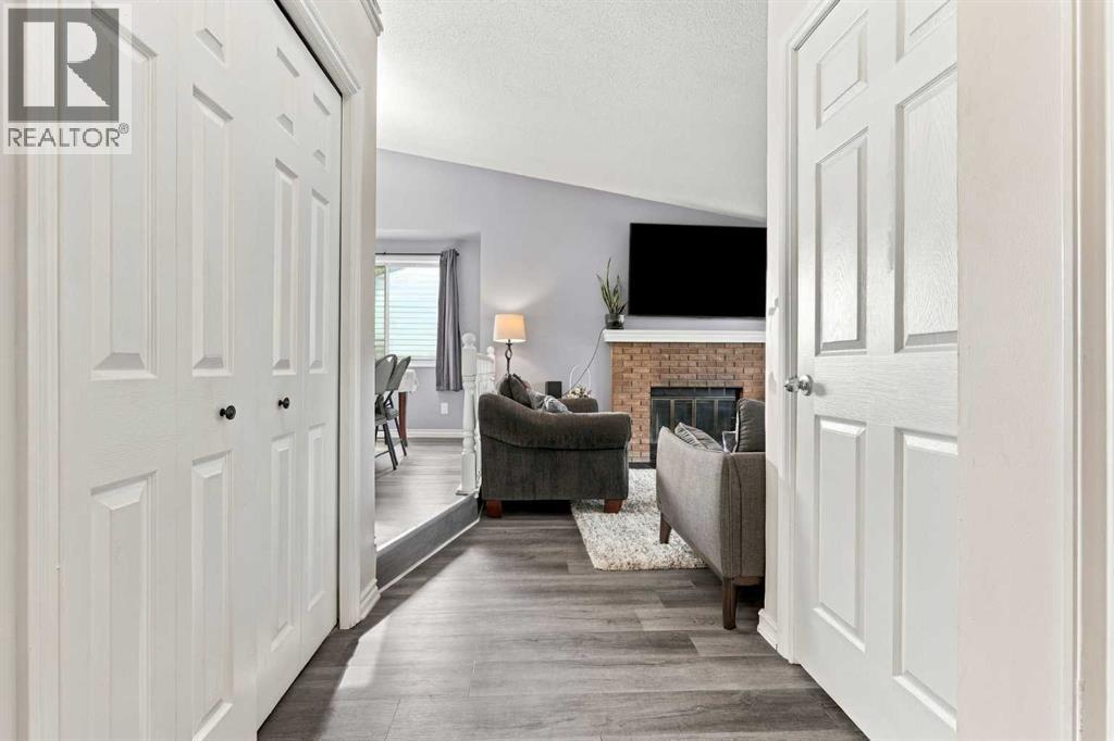 16 Mckenna Place SE, Calgary, Alberta  T2Z 1Y7 - Photo 2 - A2352428