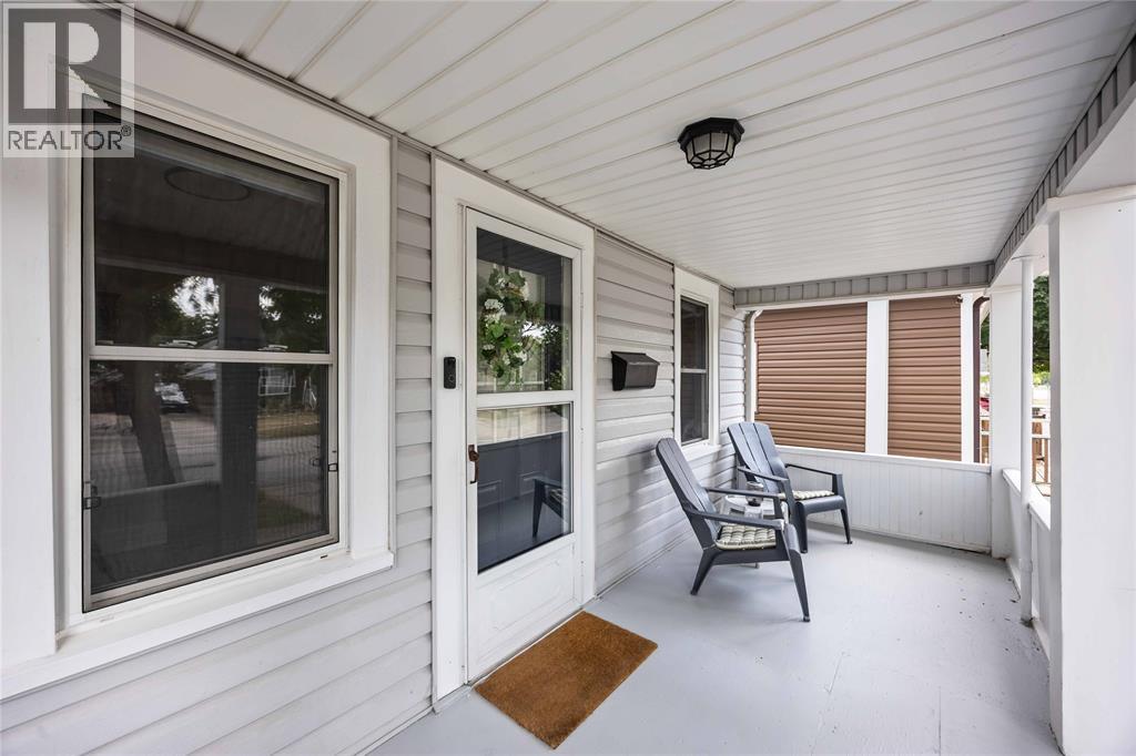 274 Cameron Street, Sarnia, Ontario N7T 4B3 - Photo 2 - 26025789