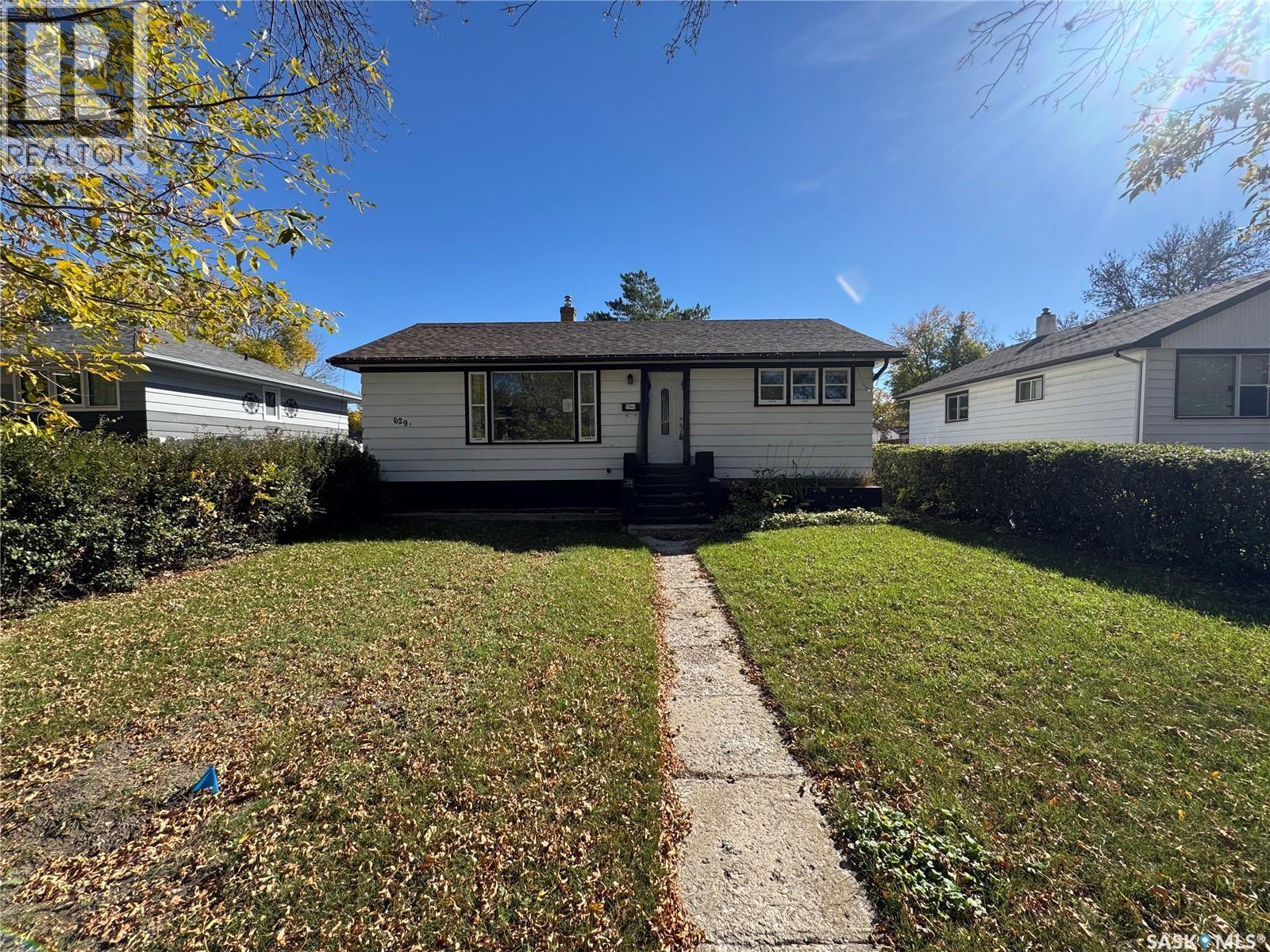 629 17th Avenue E, Regina, Saskatchewan  S4N 0Y8 - Photo 1 - SK051635