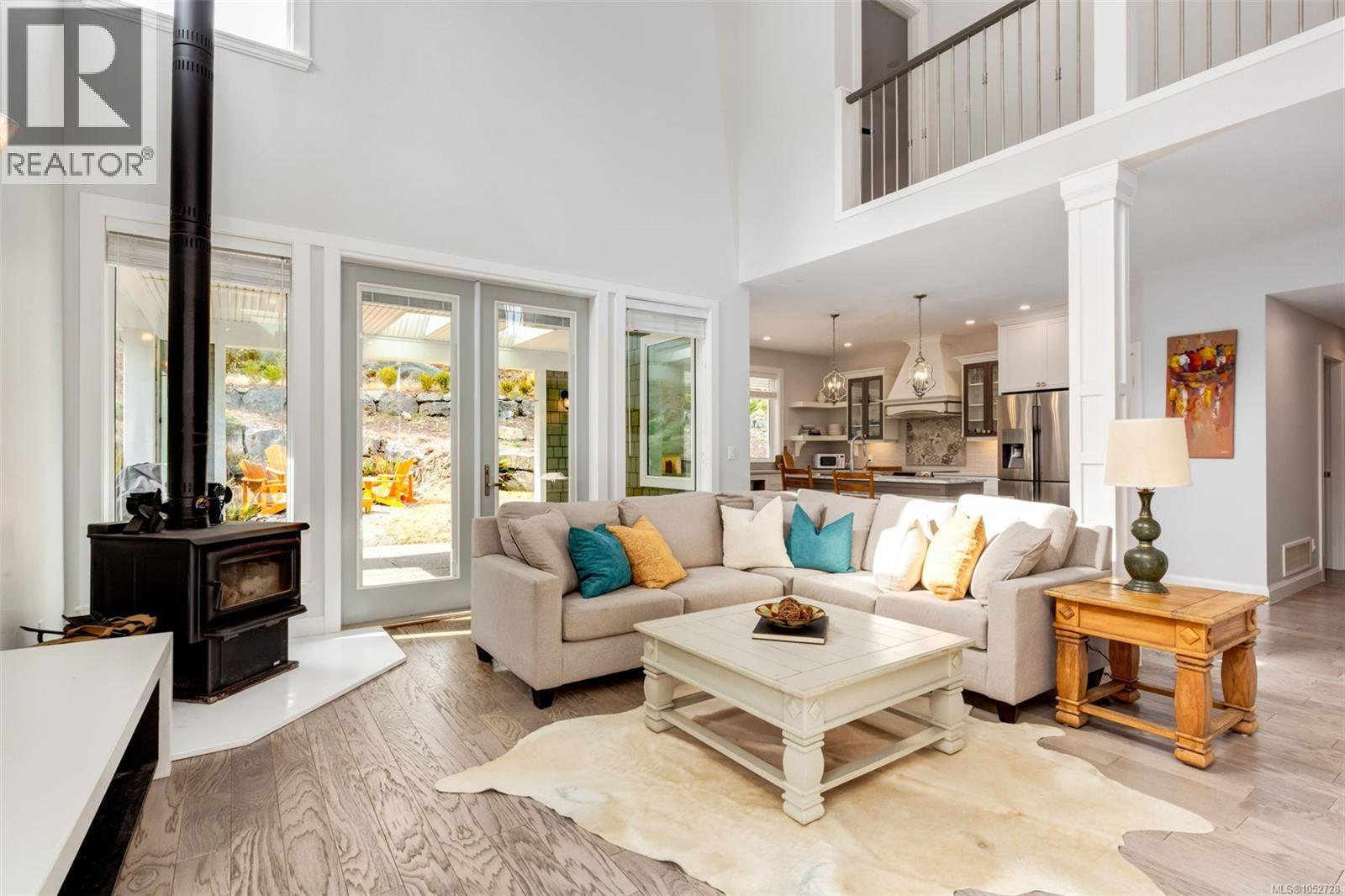 3112 Dolphin Dr