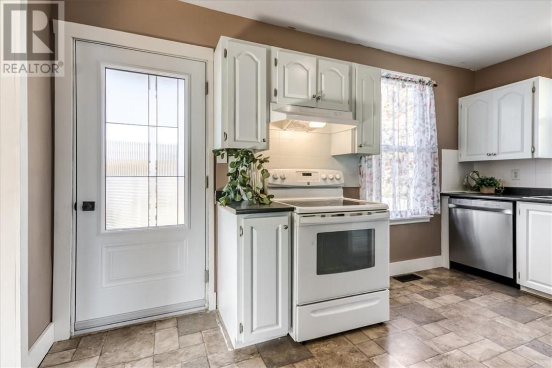 2 Mcnevin, Copper Cliff, Ontario  P0M 1N0 - Photo 15 - 2131060