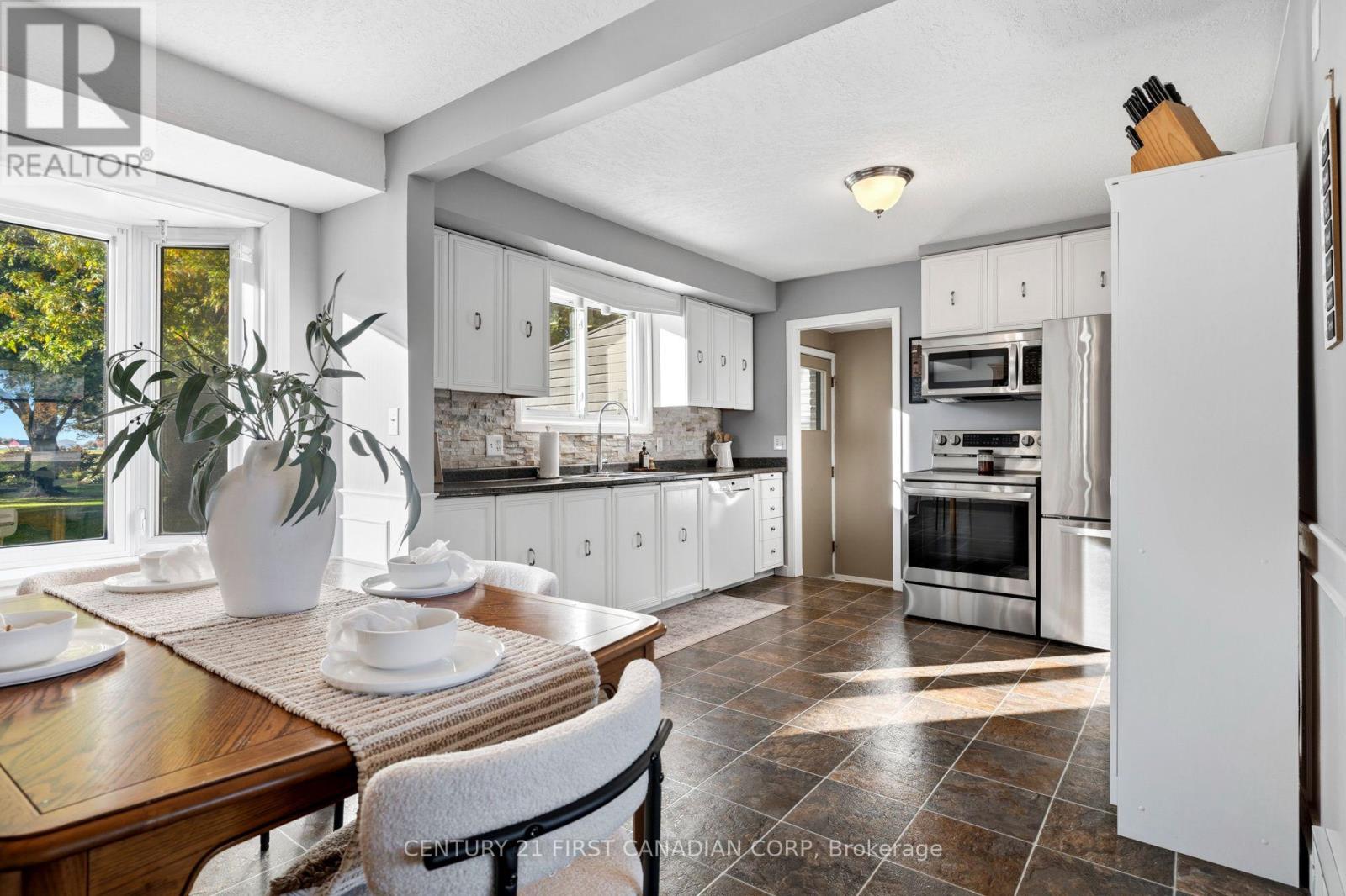 32831 Richmond Street, Lucan Biddulph, Ontario  N0M 2J0 - Photo 11 - X14107420