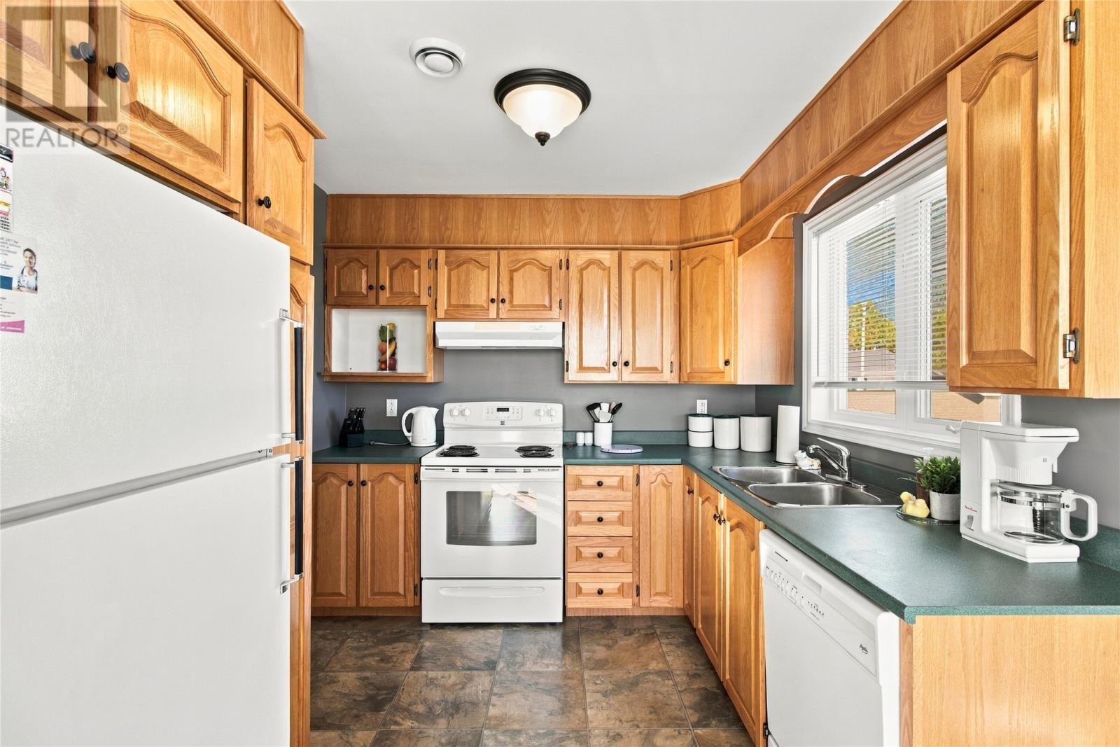 39 Edgecombe Drive, St. John's — photo 8