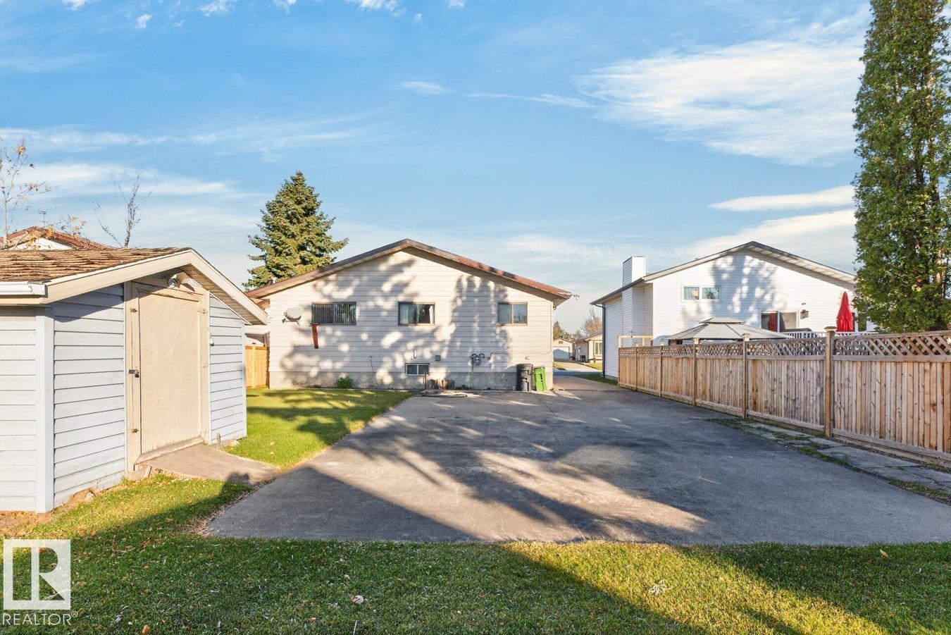 3047 143 AV NW
