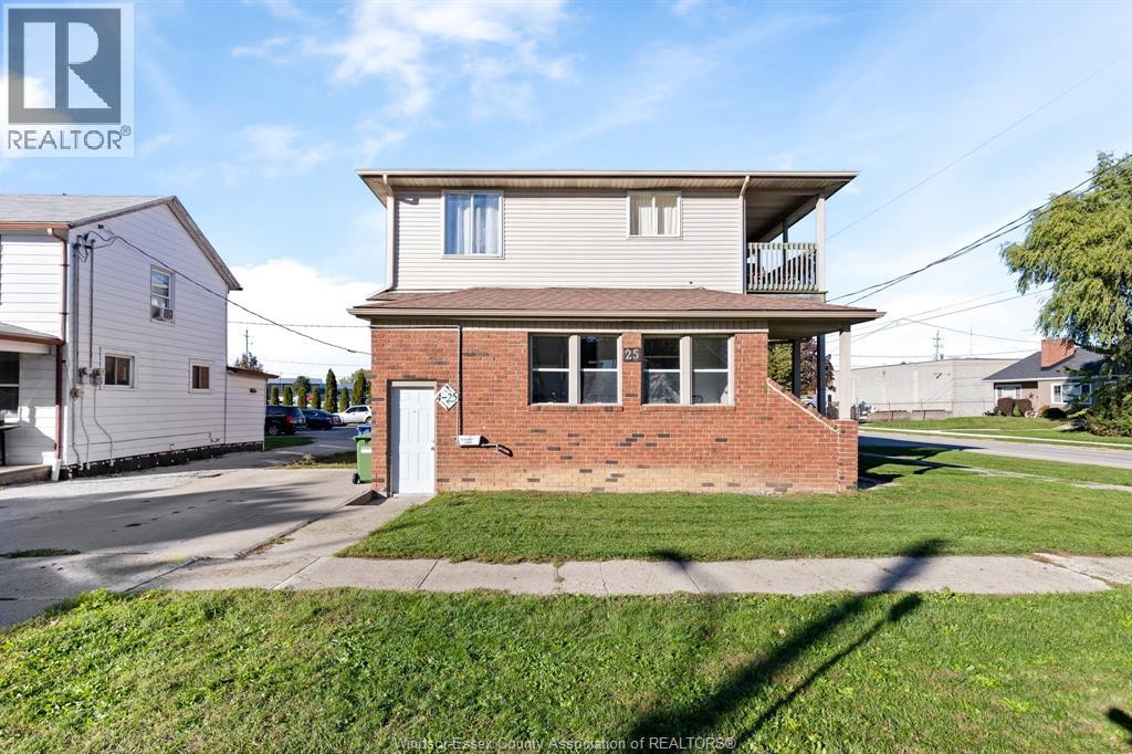 25 Clark Street West, Leamington, Ontario  N8H 1E6 - Photo 2 - 26026032