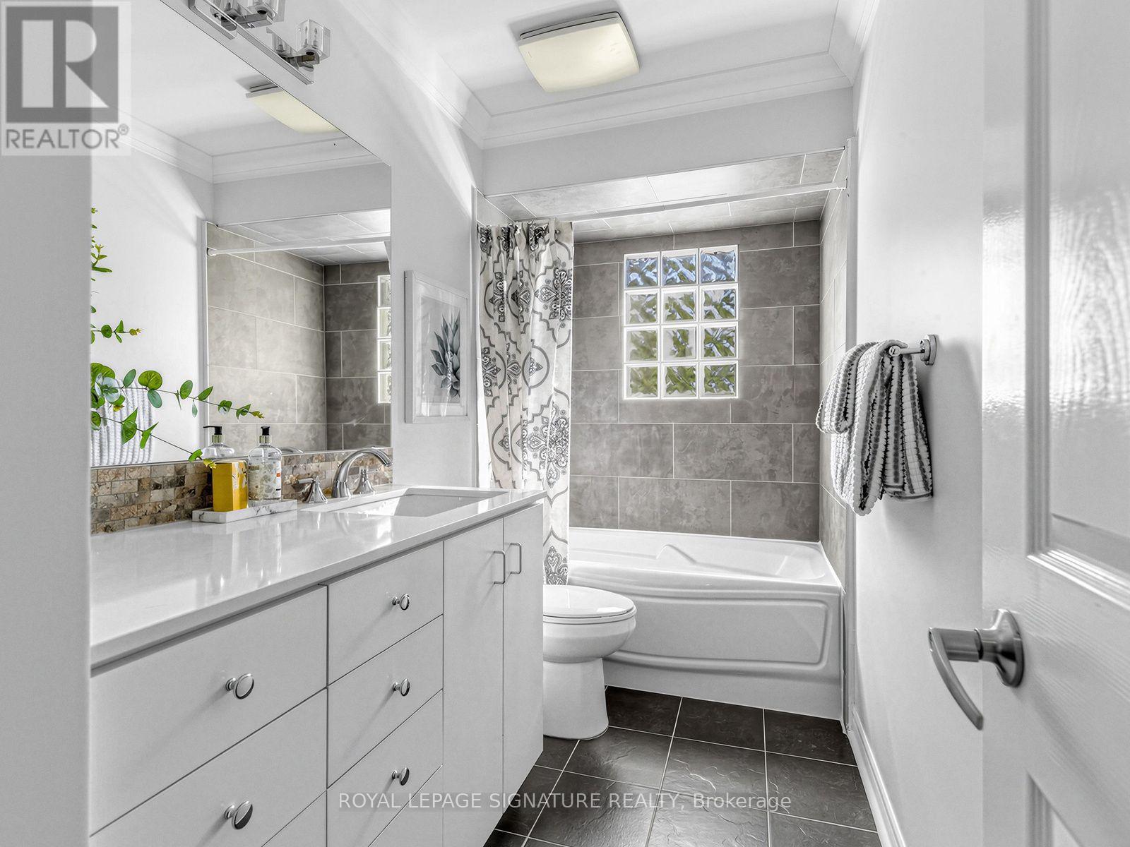 45 Robinson Street, Toronto, Ontario  M6J 1L3 - Photo 17 - C14107338