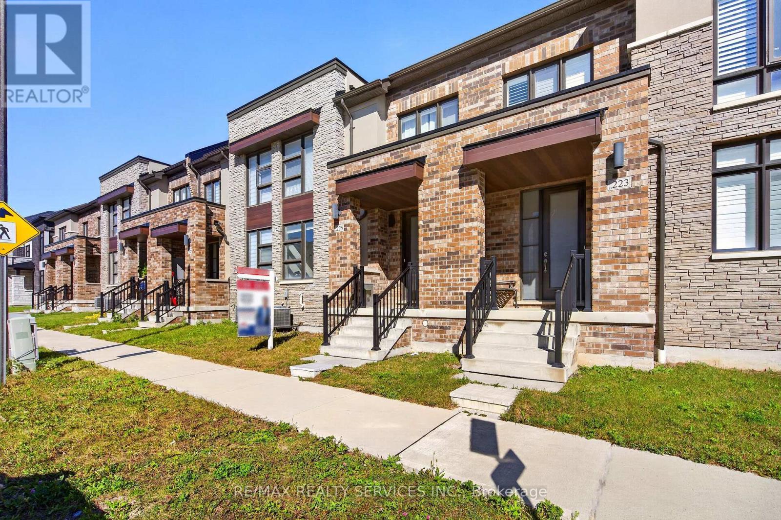 225 CORONATION ROAD, Whitby, Ontario