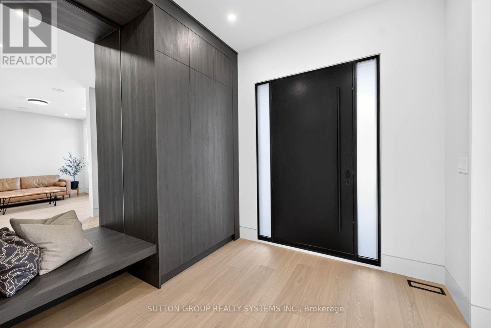 2052 Redan Drive, Mississauga, Ontario  L4Y 1N8 - Photo 2 - W14107440