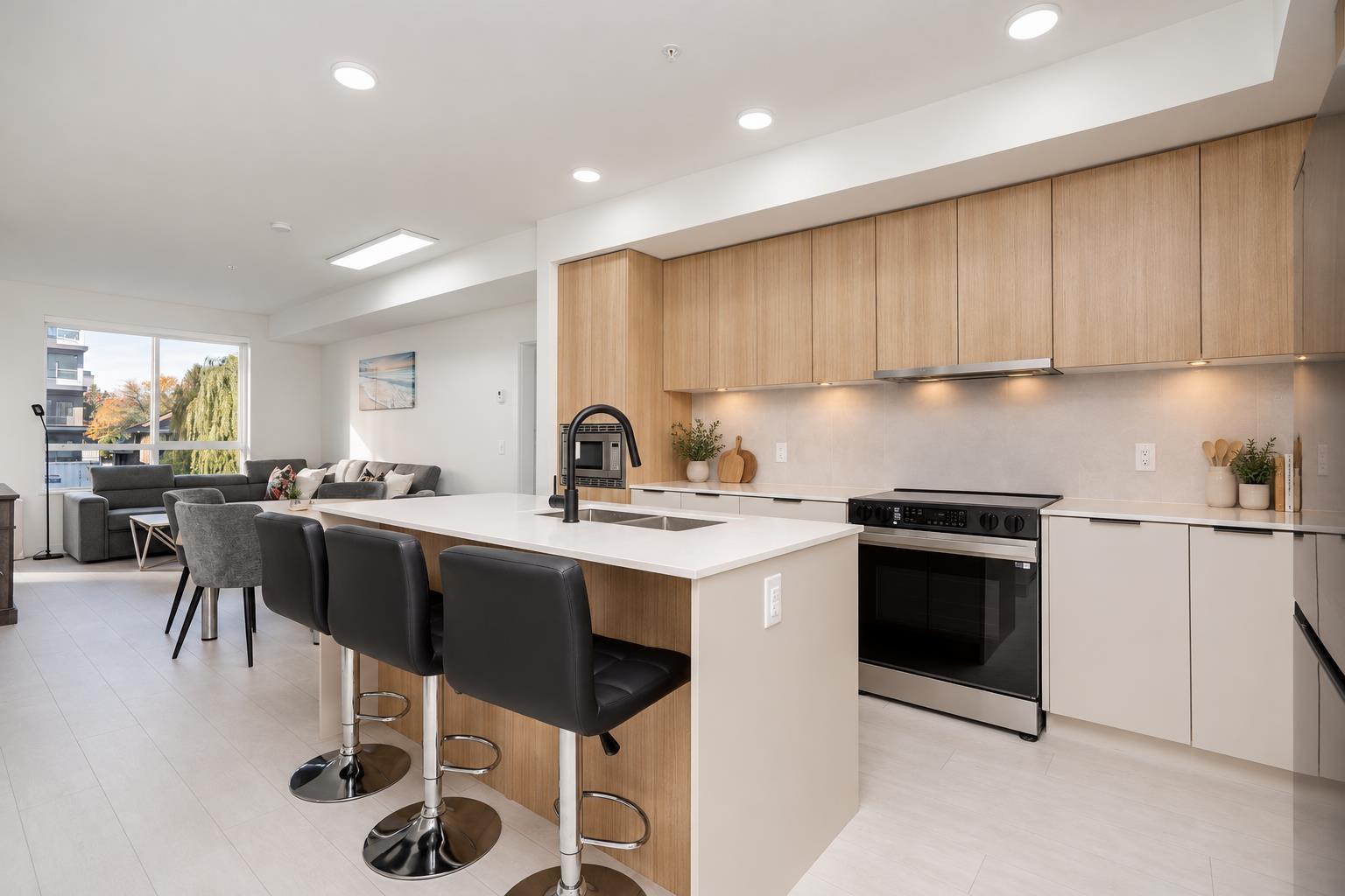 221 9456 134 Street, Surrey, British Columbia  V3V 0G8 - Photo 2 - R3177759