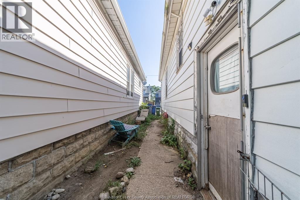 156 Erie Street, Windsor, Ontario  N9A 3W8 - Photo 8 - 26025798