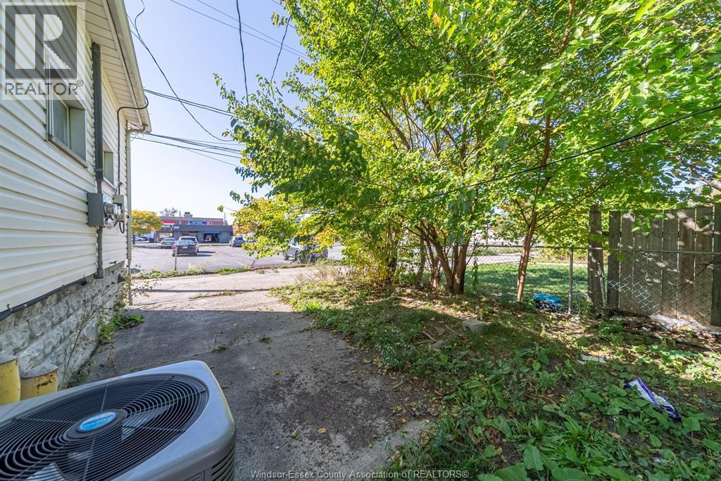 156 Erie Street, Windsor, Ontario  N9A 3W8 - Photo 9 - 26025798