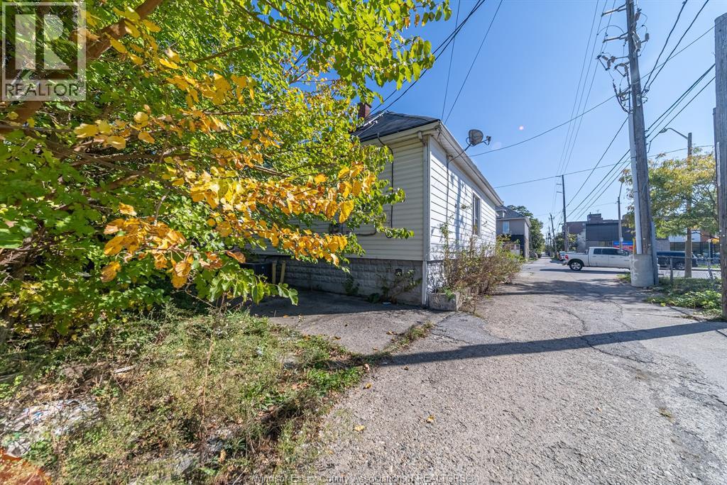 156 Erie Street, Windsor, Ontario  N9A 3W8 - Photo 5 - 26025798